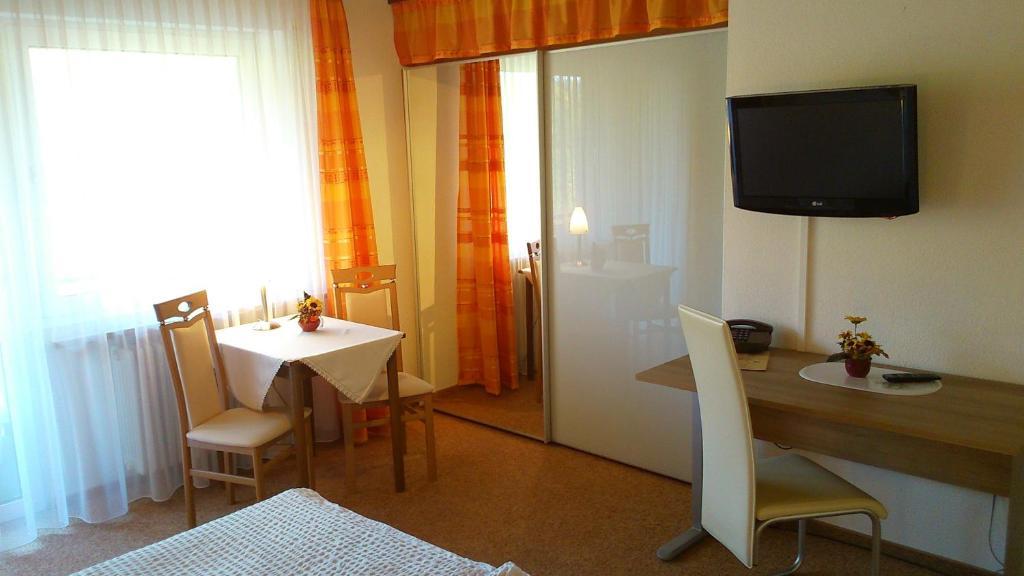 Gasthof Hotel Schwarzes Ross บาด แบร์เน็ค อิม ฟิชเทลเกอเบียร์เกอ ภายนอก รูปภาพ