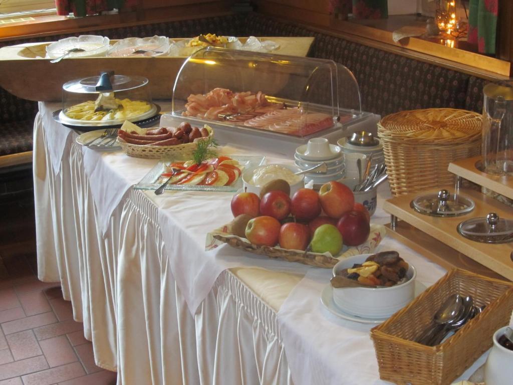 Gasthof Hotel Schwarzes Ross บาด แบร์เน็ค อิม ฟิชเทลเกอเบียร์เกอ ภายนอก รูปภาพ